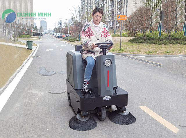 xe quet rac ngoi lai kumisai kms 1250e 5