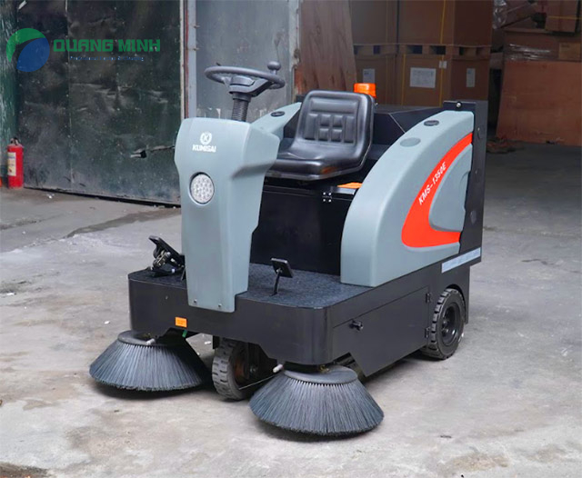 xe quet rac ngoi lai kumisai kms 1350e