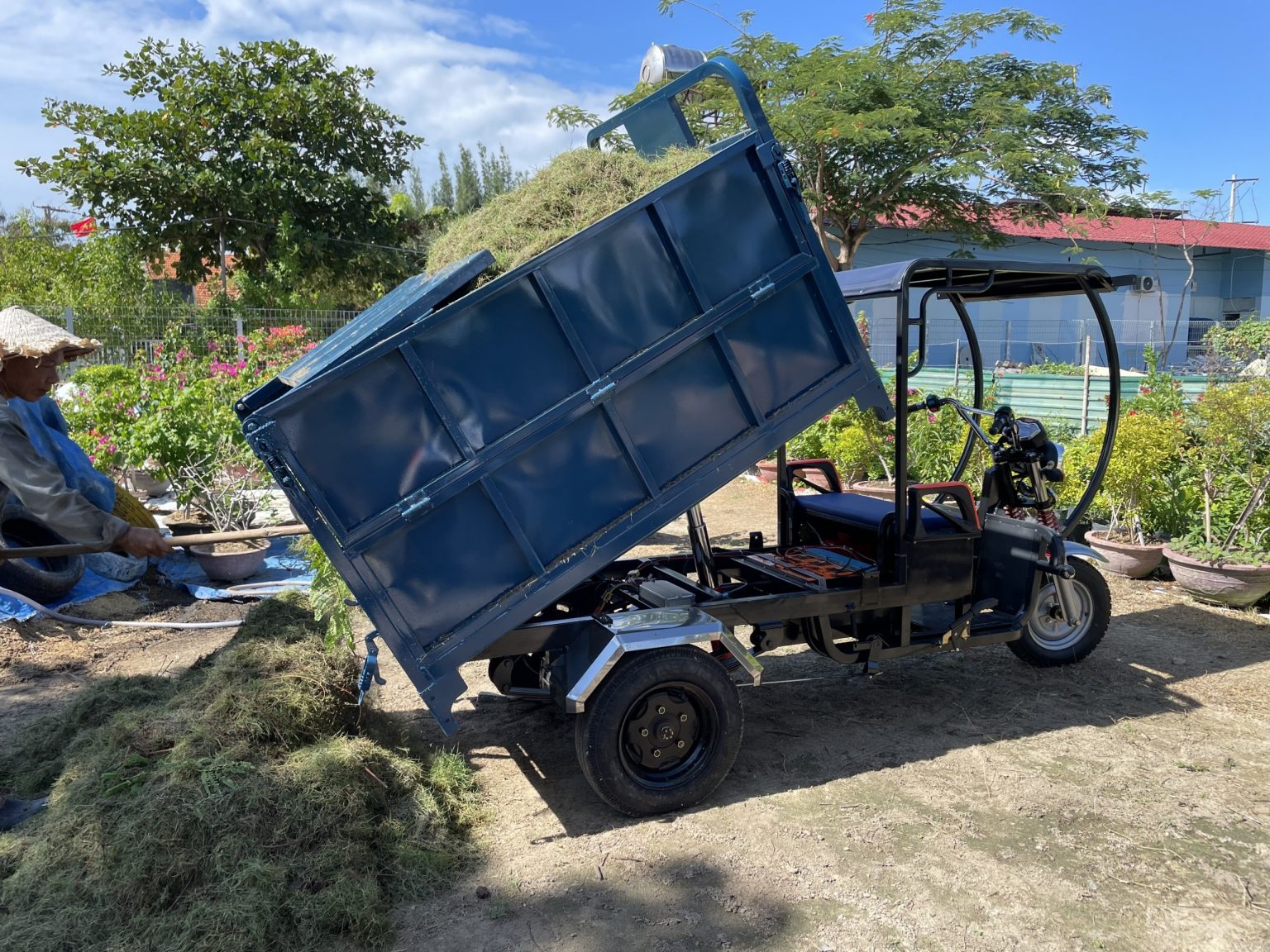 xe dien thu gom rac do thi 1500l 03