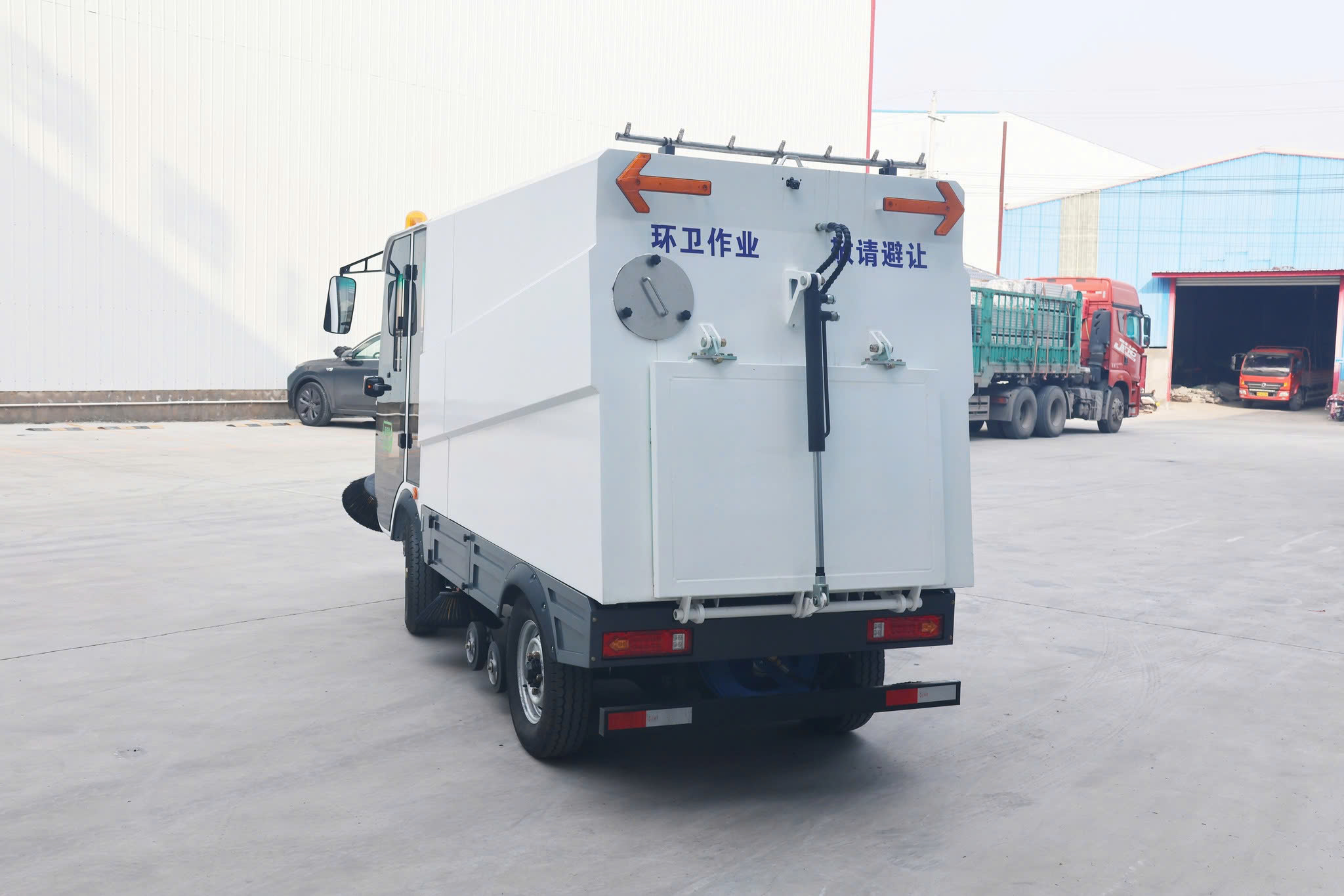 xe quet rac hut bui duong do thi mn y 16 4